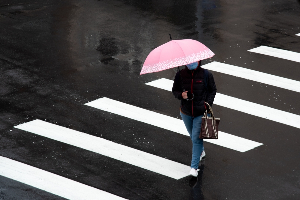 受到華南雲雨區東移影響，北部、東半部及馬祖地區都將有局部短暫陣雨。（資料照片／蔣銀珊攝）