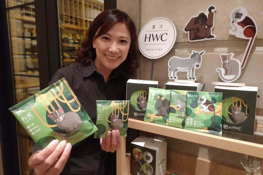 台北市立動物園與黑沃推出超萌聯名咖啡，石虎寶寶喜當代言人。（楊文琳攝）
