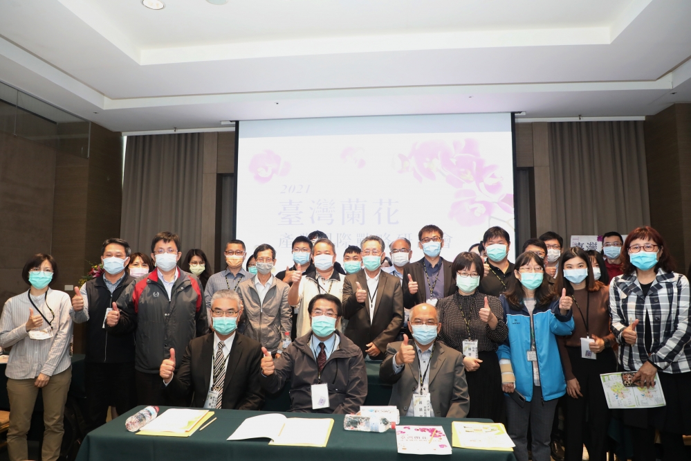台南市長黃偉哲期許台灣蝴蝶蘭產業在產官學界協同努力下，持續成長茁壯，拓展全球商機。（台南市政府提供）