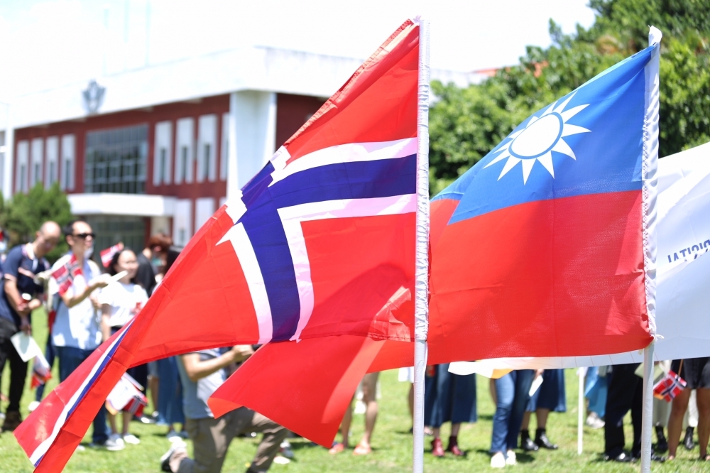 一名挪威年輕學者投書寫道，台灣歷經了少有國家能夠比擬的和平民主化過程。（資料照片／攝影：沈粲家）