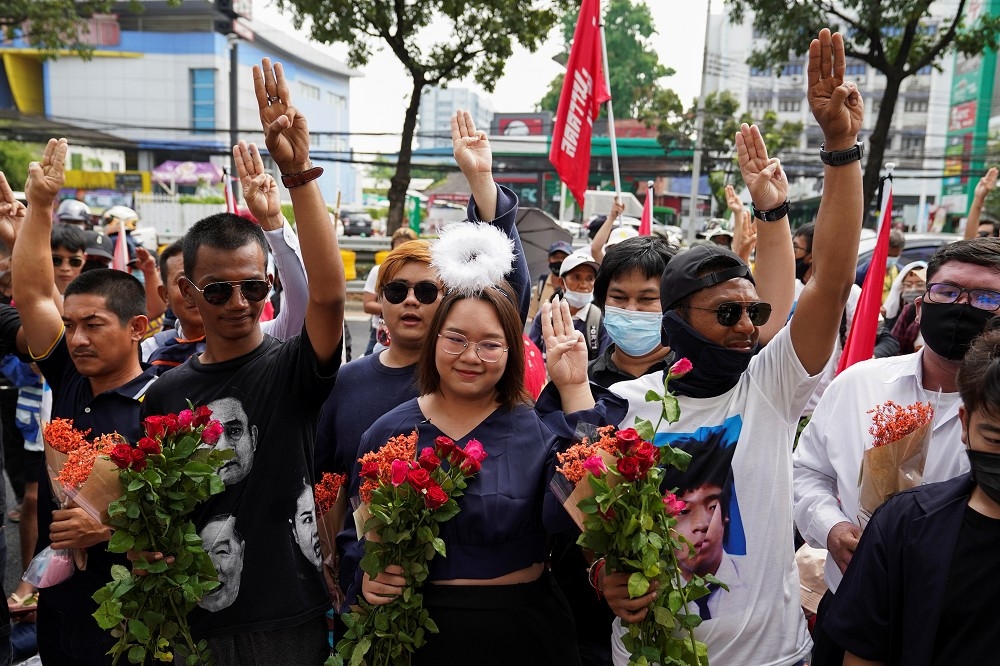 泰國三名遭到以冒犯君主罪起訴的抗議領袖。（湯森路透）