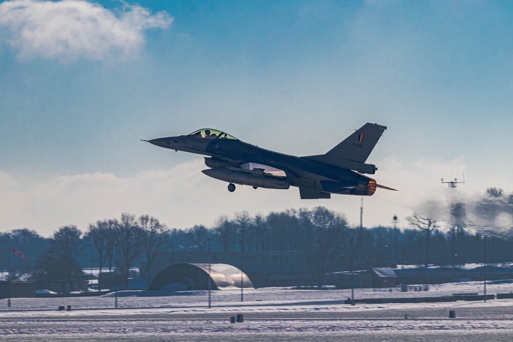 比利時現役F-16戰機起飛執行任務。（圖片取自比利時空軍臉書）