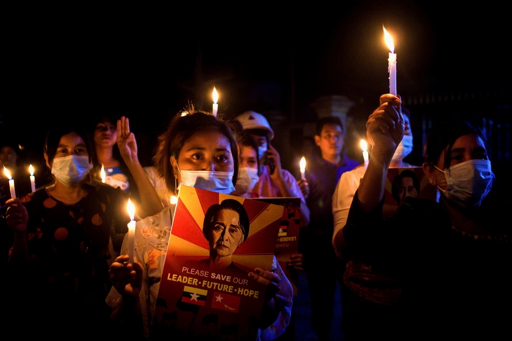 緬甸大都會曼德勒舉行大規模民眾悼念與示威活動。（湯森路透）