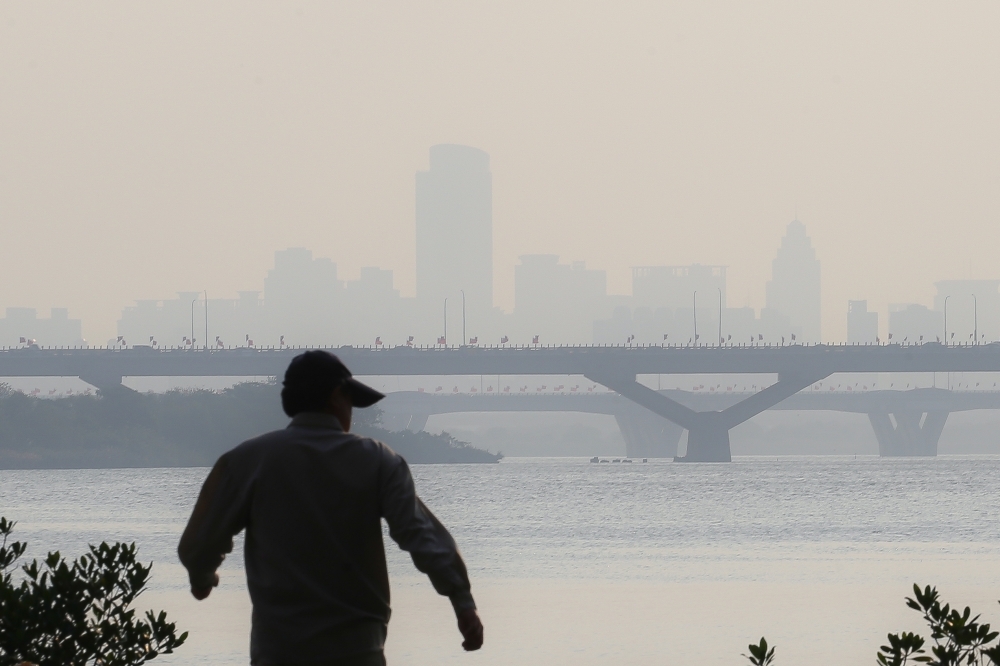 環保署21日表示，22日大陸冷氣團挾帶中國沙塵及污染物，影響台灣的空氣品質。（資料照片／陳品佑攝）