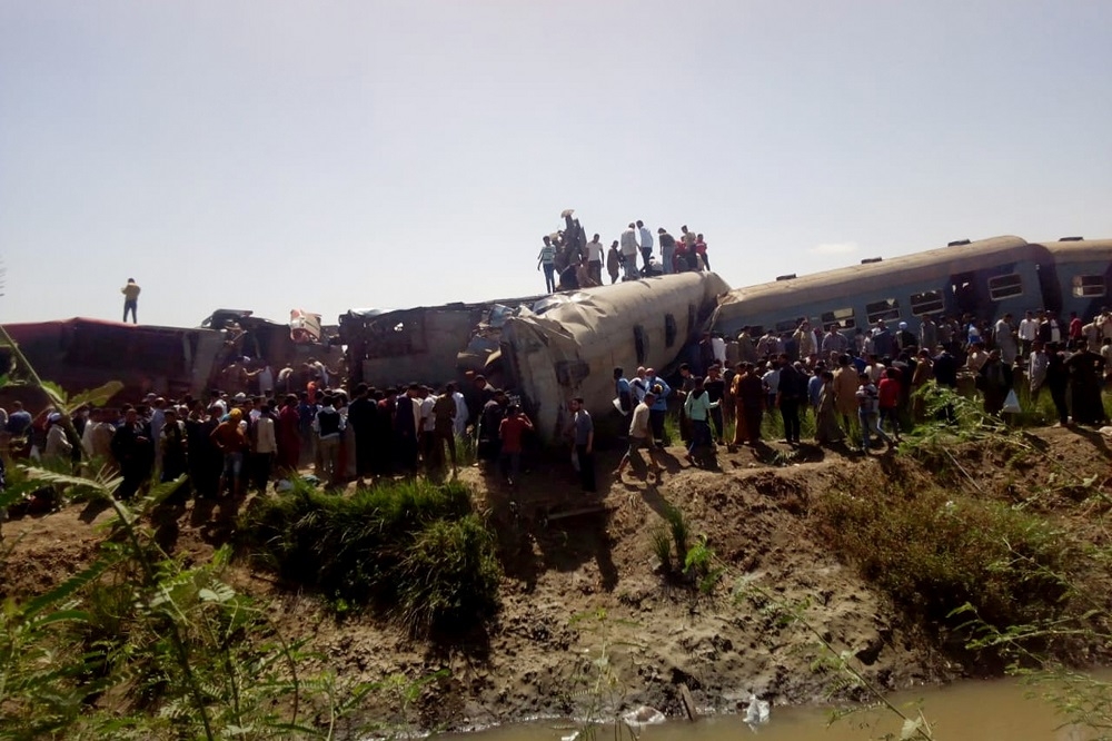 埃及發生火車對撞事故。（湯森路透）