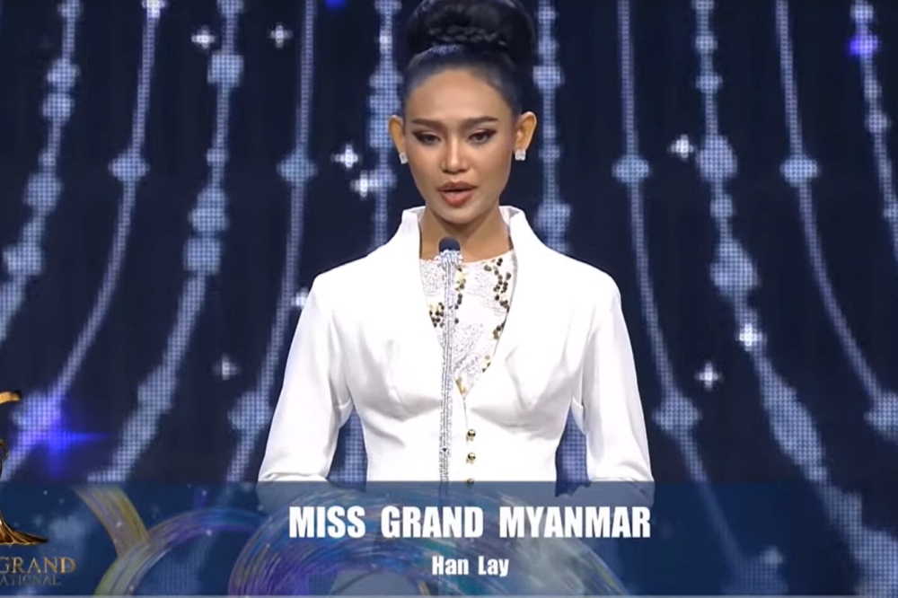 緬甸代表在萬國小姐選美舞台，為緬甸抗議民眾發聲。（擷取自臉書BeautyQueen）