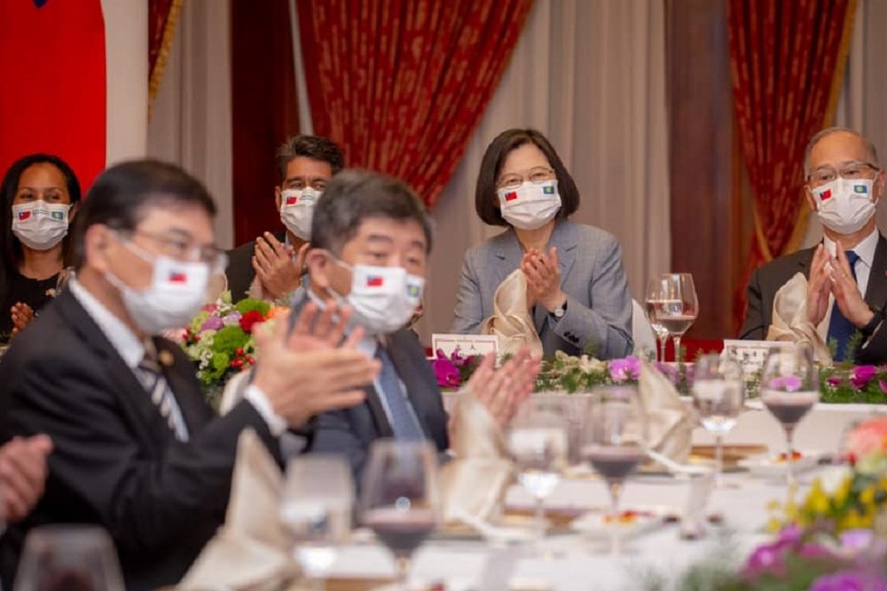 蔡英文總統30日下午親自於總統府接見帛琉總統惠恕仁，晚間舉辦晚宴。（取自蔡英文 Tsai Ing-wen臉書）