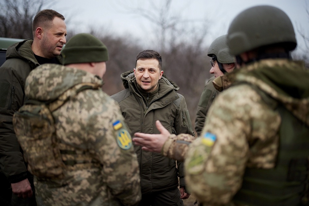 烏克蘭總統澤連斯基2月造訪東烏頓巴斯頓涅次克區。（湯森路透）