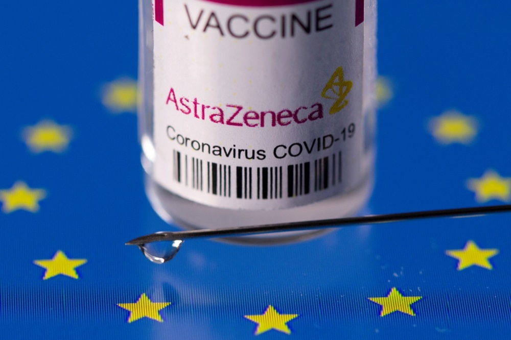 歐盟藥品管理局重新評估AZ疫苗的安全性。（湯森路透）