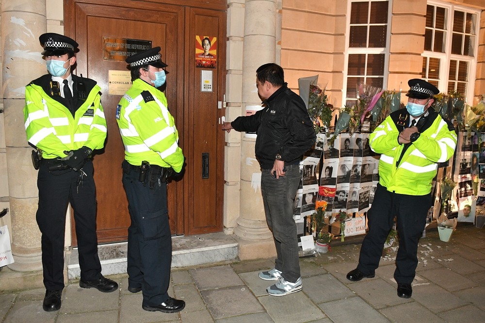 緬甸駐英國大使被自己副手鎖在大使館外。（湯森路透）