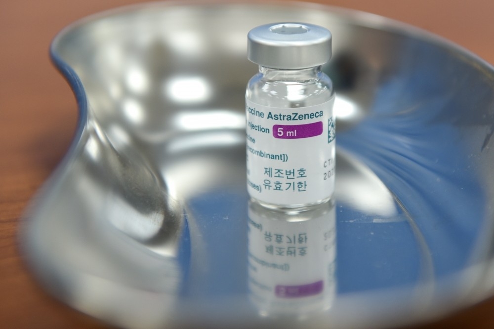 指揮中心發言人莊人祥回應，6月15日前，會有新一批AZ疫苗抵台，數量約有80幾萬劑。（資料照片／蔣銀珊攝）