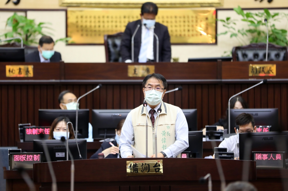 台南市長黃偉哲16日率市府一級首長出席台南市議會第3屆第5次定期會並進行施政報告。（台南市政府提供）