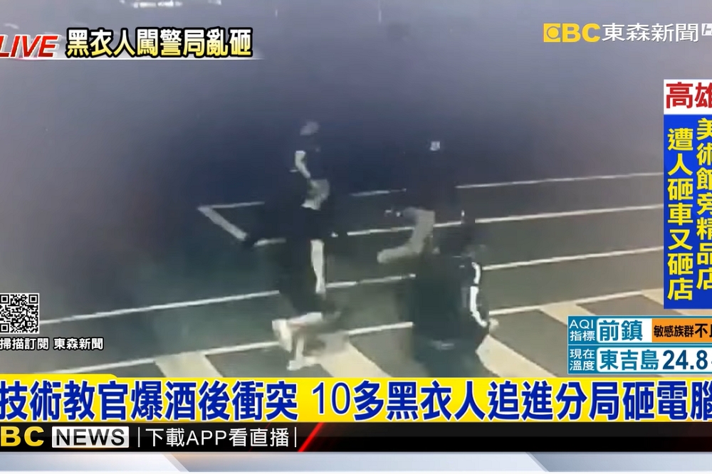 一群黑衣人闖入松山分局找喝醉的楊姓警員理論，事後被爆出警局疑似想大事化小。（擷取自東森新聞）