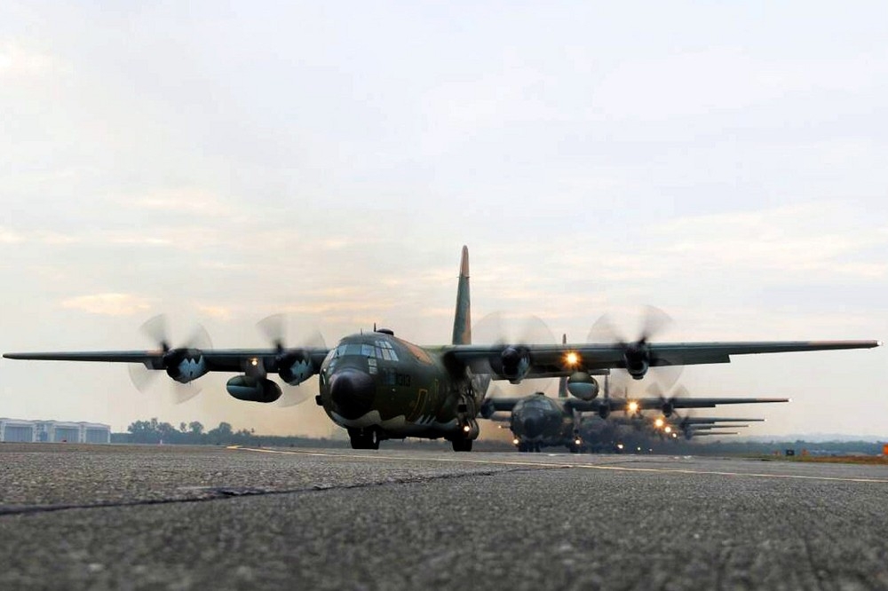 國軍新5年兵力整建計劃中，將砸百億元採軍售模式提升20架C-130H運輸機性能。（取自青年日報臉書）