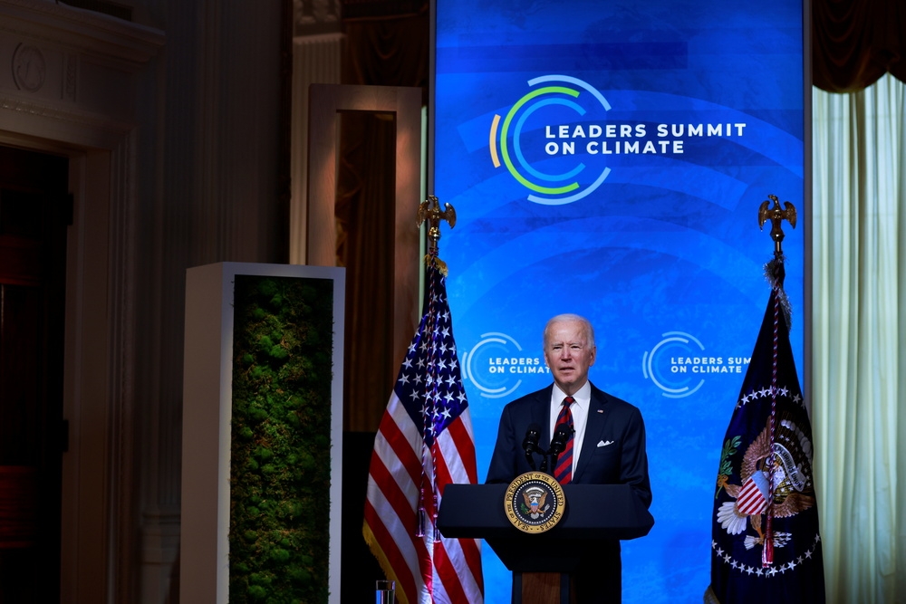 美國總統拜登在白宮主持氣候變遷高峰會，與全球40國領袖會談。（湯森路透）