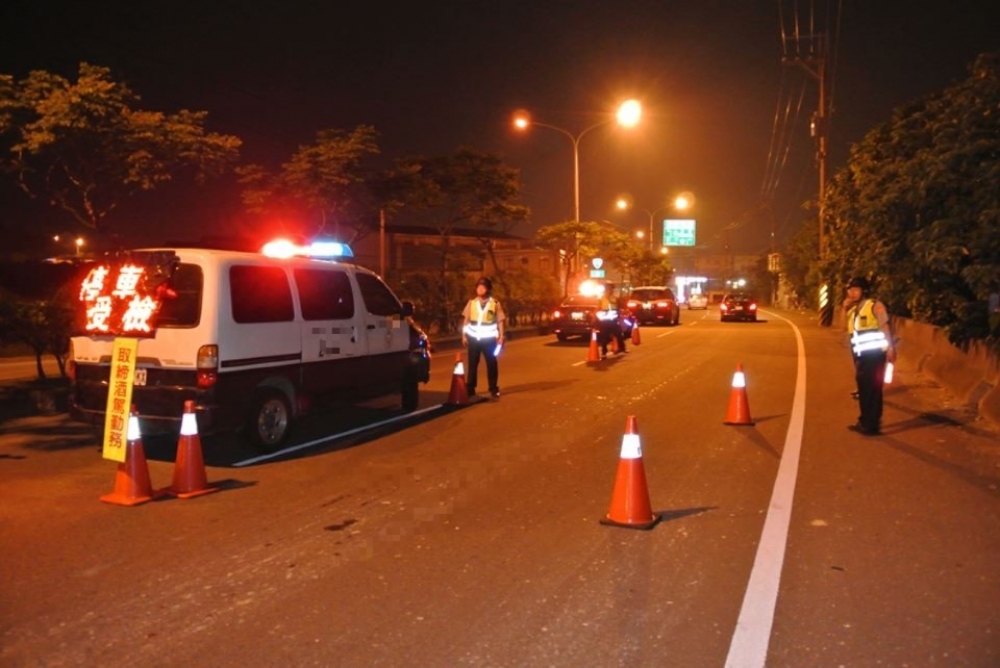 正因為司法實務對於警察的違法幾乎不進行審查，警察在臨檢時才一直這麼有恃無恐。（圖片取自警政署）