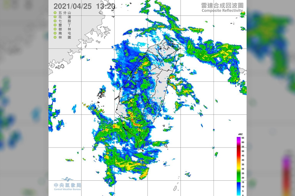 中央氣象局25日下午1時針對台南、高雄、屏東發布大雨特報。圖為下午1時20分雷達回波圖。（取自中央氣象局網頁）