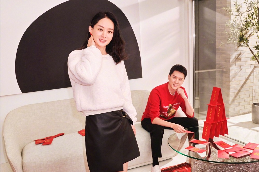 趙麗穎（左）、馮紹峰今年過年才剛為服飾品牌H&M甜蜜合體，2個多月後就宣布離婚。（取自馮紹峰微博）