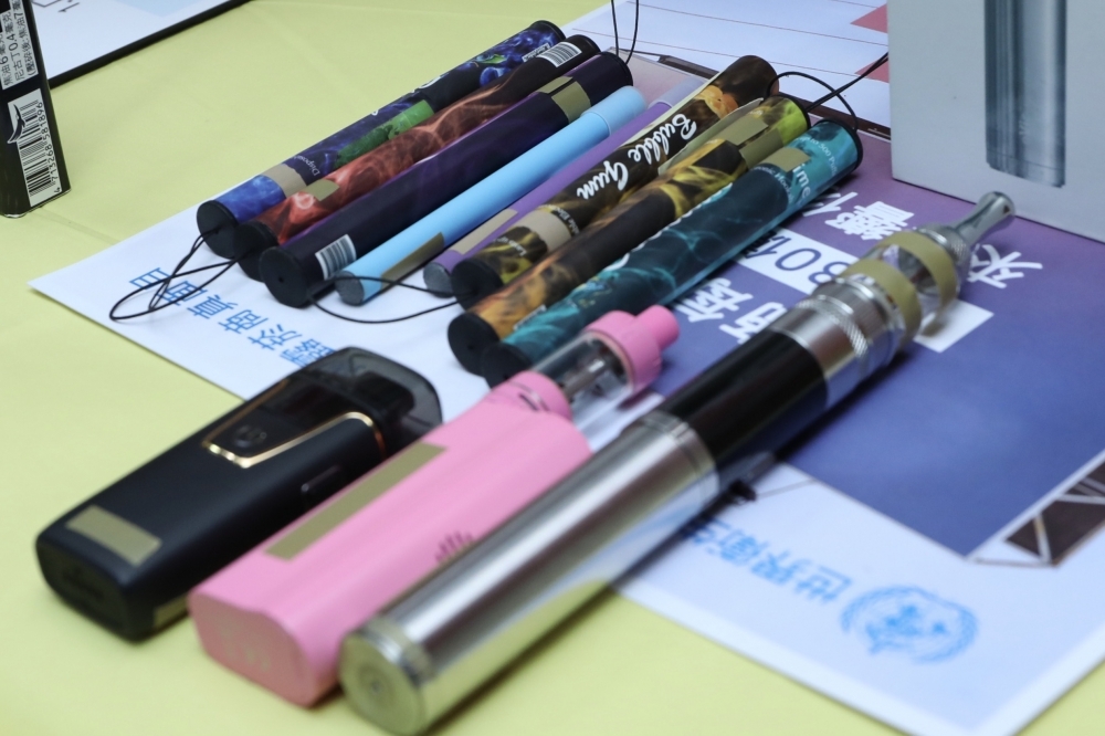 台北市議會法規委員會28日通過北市衛生局制定的「新興菸品管理自治條例」草案，預計下周進行二、三讀。（資料照片／王侑聖攝）