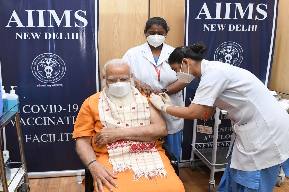 印度總理莫迪接種疫苗。（湯森路透）