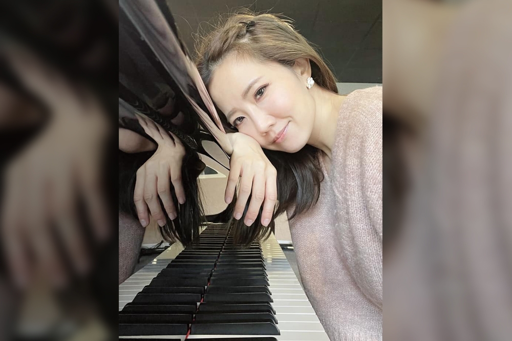 謝忻是英國倫敦大學金匠學院音樂碩士，擅長鋼琴與長笛。（摘自謝忻臉書）