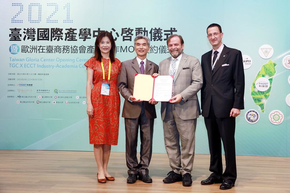「台灣國際產學中心」與歐洲在台商務協會簽署產學合作MoU。（楊文琳攝）
