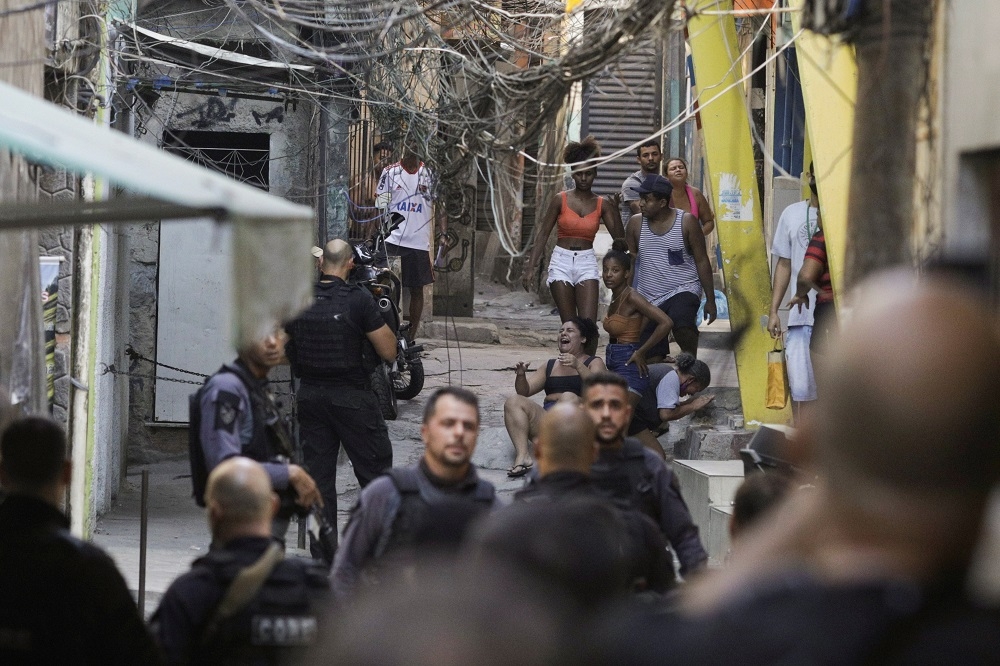 巴西里約熱內盧貧民窟爆發大規模槍戰。（湯森路透）