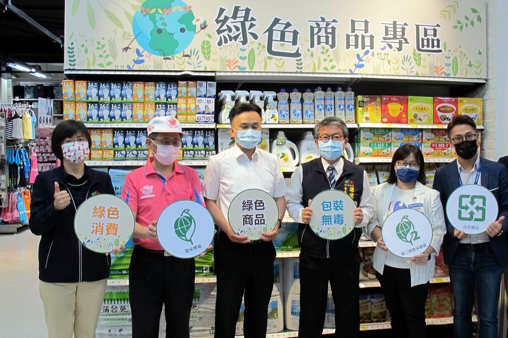 台中市環保局與量販店共推綠色消費。（楊文琳攝）