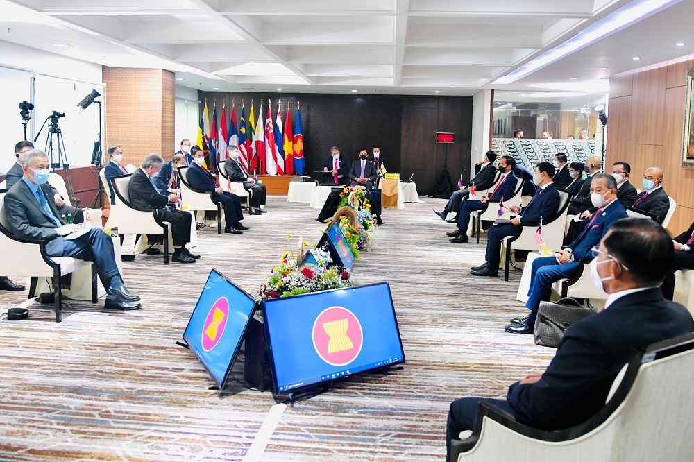緬甸軍政府領導敏昂來參加東協會議。（湯森路透）