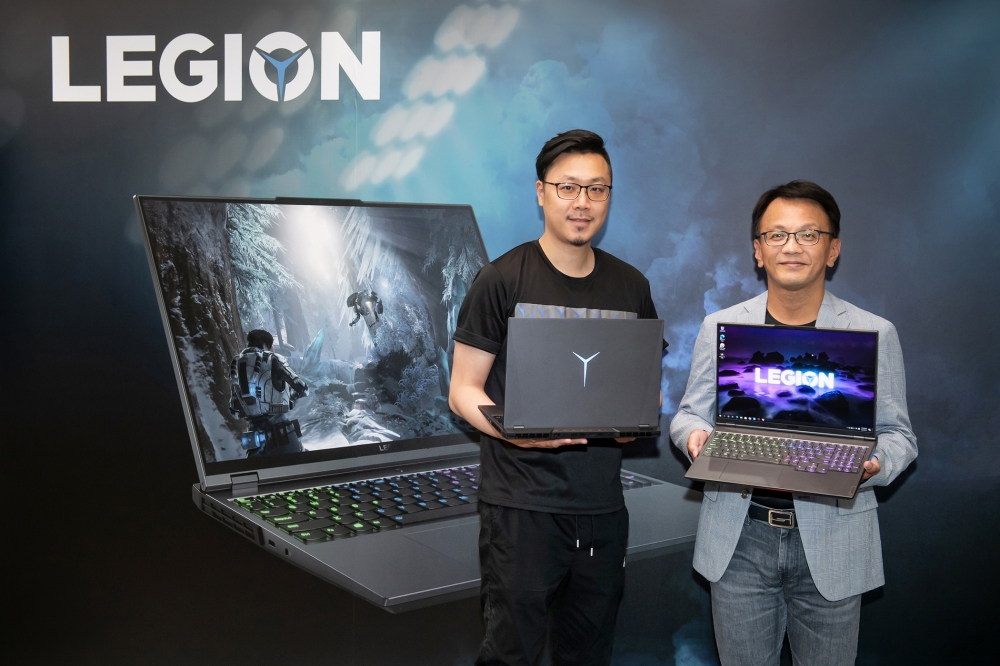 Lenovo宣布搭載AMD Ryzen-H 系列處理器的全新Legion電競筆電在台上市。右起：Lenovo台灣區總經理林祺斌、Lenovo台灣區家用業務資深經理姜哲。(Lenovo提供)