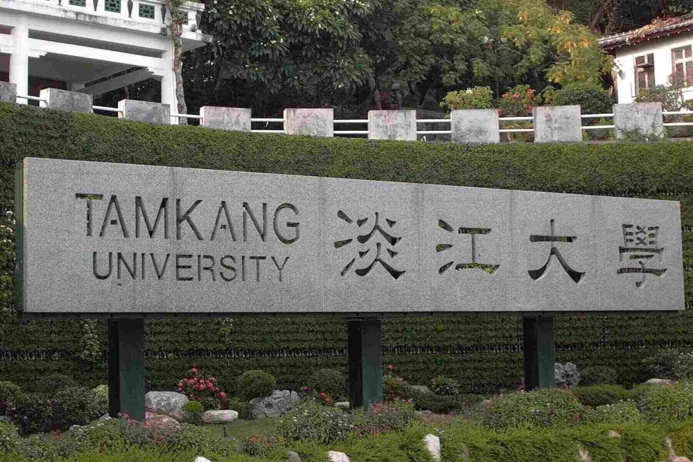 淡江大學19日傳出有教師在授課到一半時，被通報確診新冠肺炎。（取自淡江大學臉書）