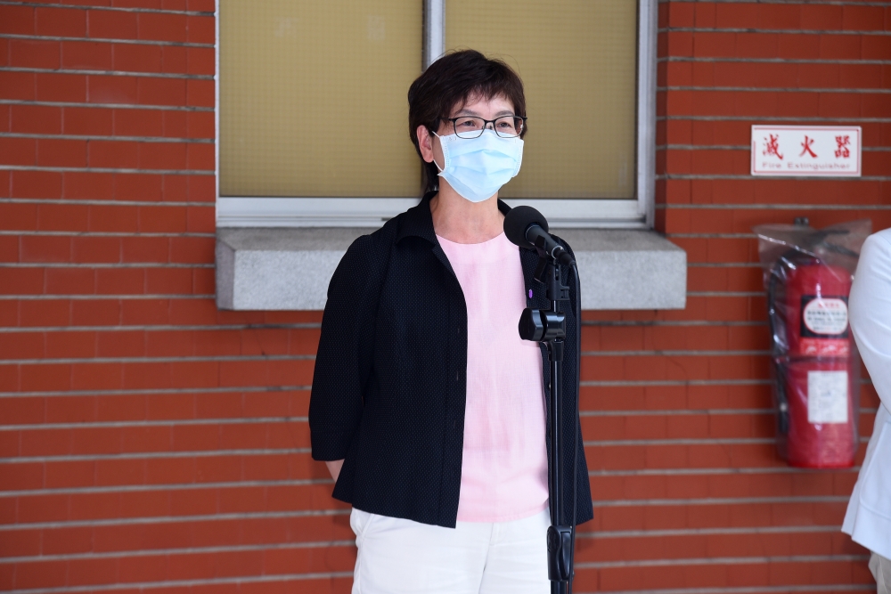台北市長柯文哲19日向退休醫護發出徵召令；對此，曾為護理師的民眾黨立委蔡壁如立刻表態願站上第一線。（張哲偉攝）