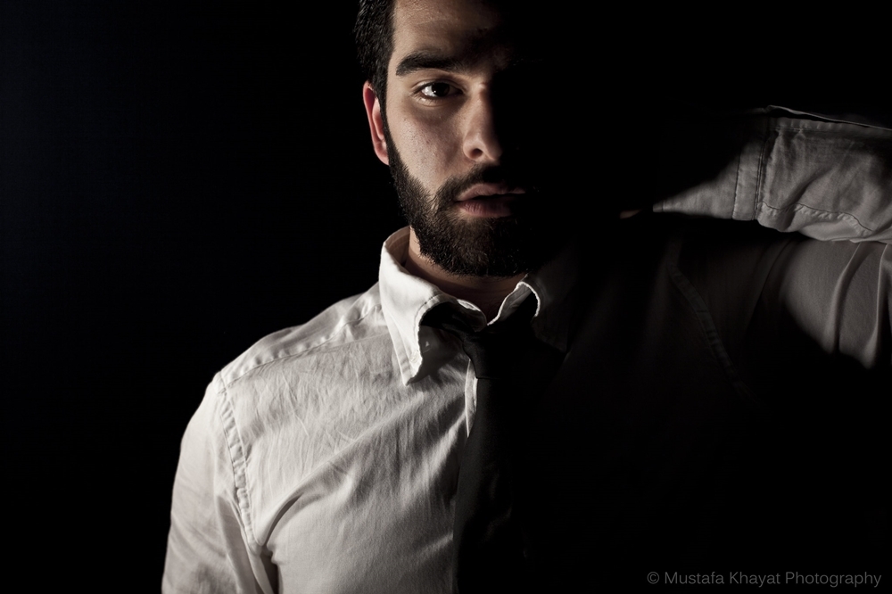 （2012 © Mustafa Khayat , My Face Tells A Story of A confused man @ Flickr, CC BY-SA 2.0.）