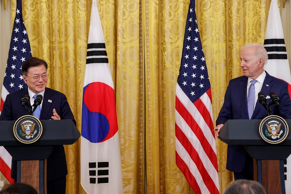 韓國總統文在寅（左）與美國總統拜登（右）。（湯森路透）