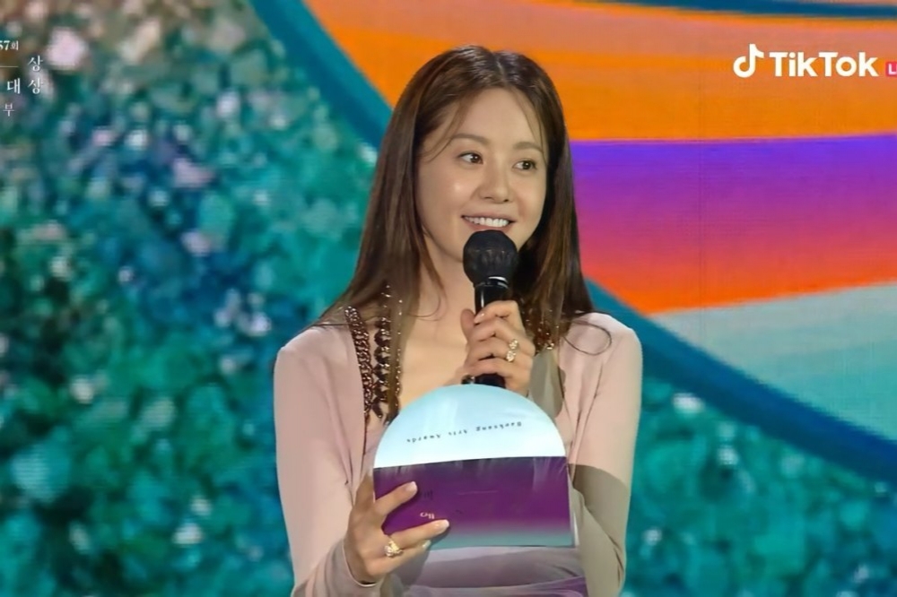 韓國女星高賢廷日前出席「百想藝術大賞」典禮，頒發電視部門年度大獎，她瘦身後的美貌讓網友大為驚嘆。（翻攝自TikTok）