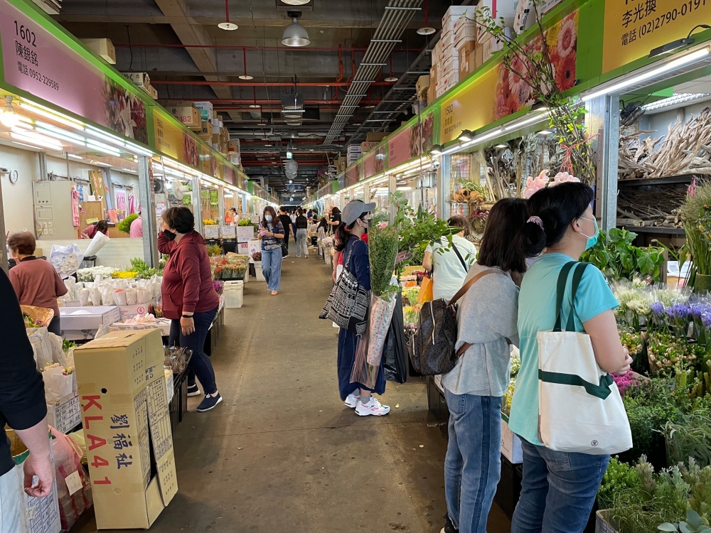 位在內湖的台北花市傳2員工確診，民眾若在5月18日後曾到訪內湖花卉市場，須留意健康狀態。（取自台北花市臉書）