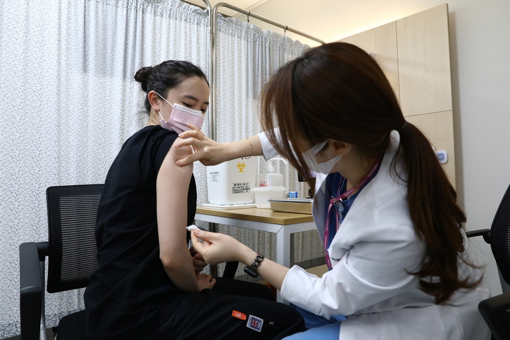 南韓希望在9月前，提升全國疫苗接種率至7成。（湯森路透）