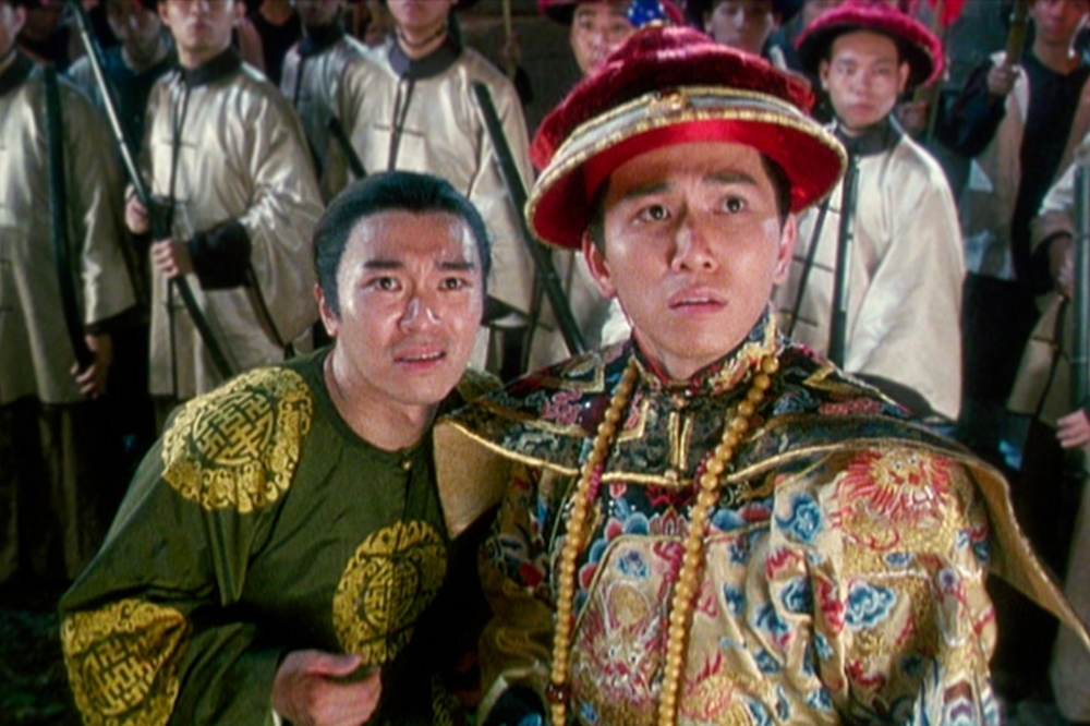 周星馳（左）主演的1992年電影《鹿鼎記》（圖片取自網路）