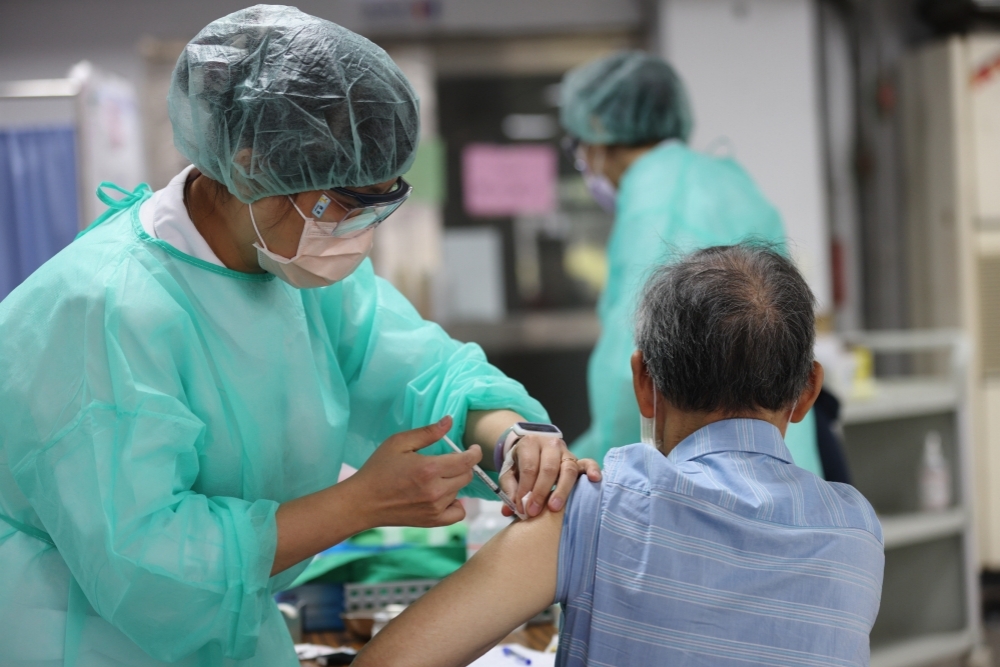 日本捐贈的124萬劑AZ疫苗施打順序，初步設定為一到三類，預計6月15日開始施打。（資料照片／陳愷巨攝）