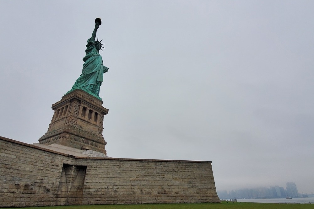 位於紐約市哈德遜灣的自由女神像。（圖片取自美國國家公園管理處）