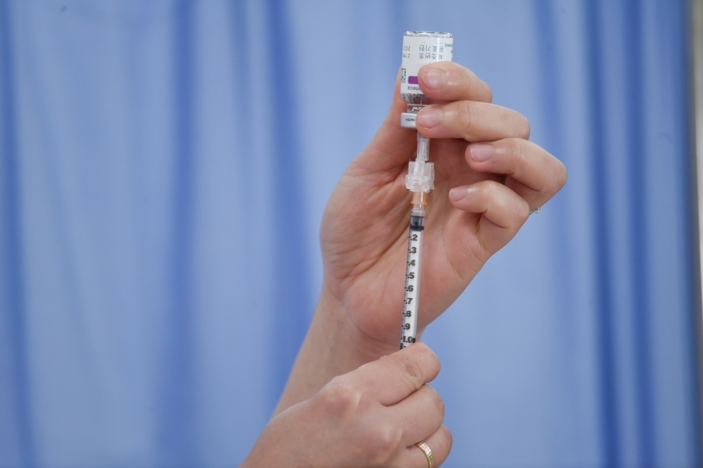 「高端疫苗」第二期臨床主試驗自今年年初執行，截至5月27日，已收集3,700名成年人血液檢體。（攝影：蔣銀珊）