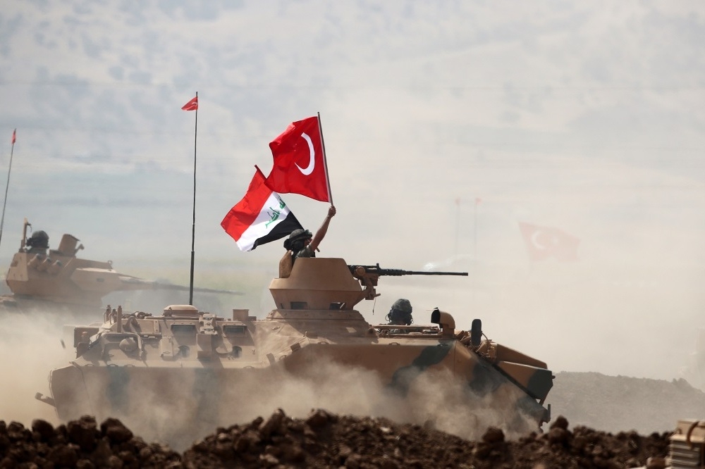 土耳其坦克部隊進駐敘利亞。（湯森路透）