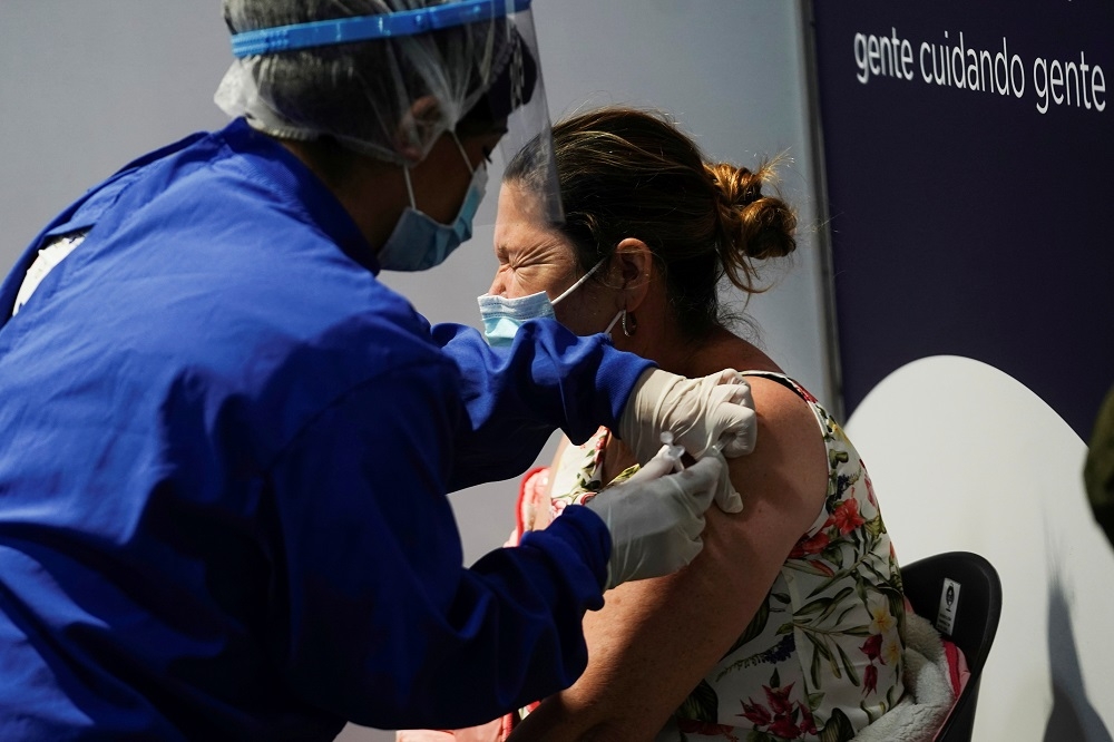 各國努力提升新冠肺炎疫苗接種率。（湯森路透）