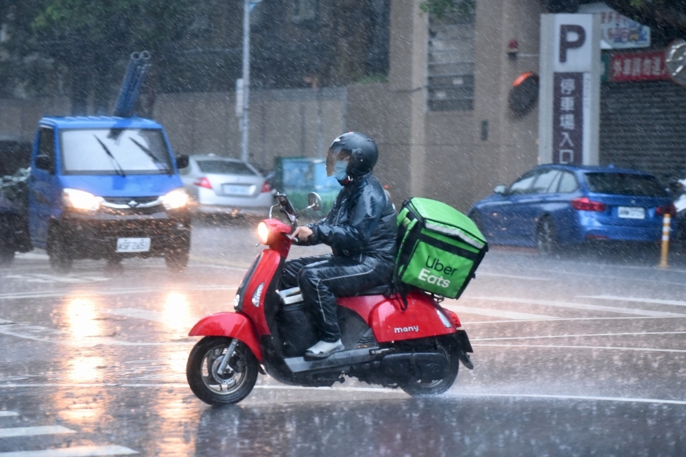滯留鋒面持續影響台灣，易有短延時強降雨，尤其花蓮縣山區已有局部大雨或豪雨。（資料照片／張哲偉攝）