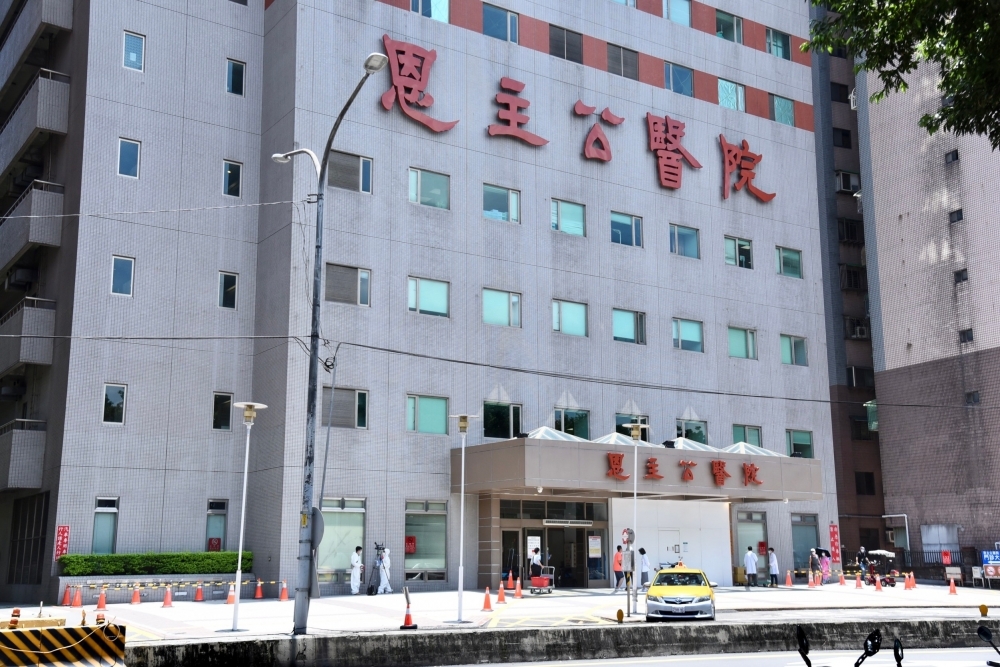 恩主公醫院被高雄市長陳其邁指控是仁武家庭群聚的罪魁禍首。（資料照片／張哲偉攝）
