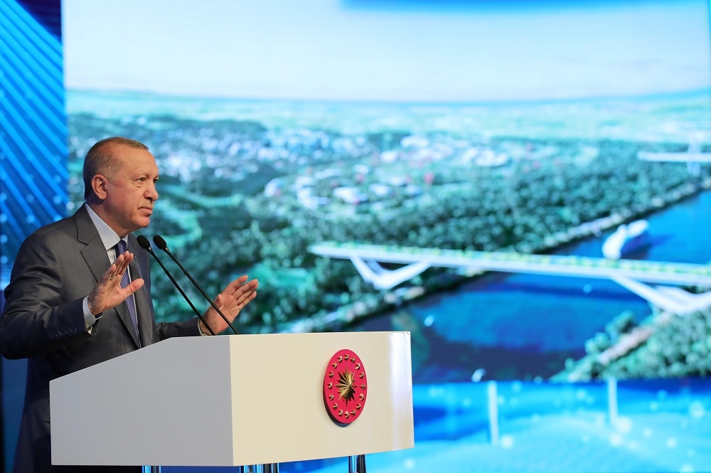 土耳其總統埃爾多安26日出席塞茲萊德橋動工儀式，稱此計畫將是伊斯坦堡運河的第一步。（湯森路透）
