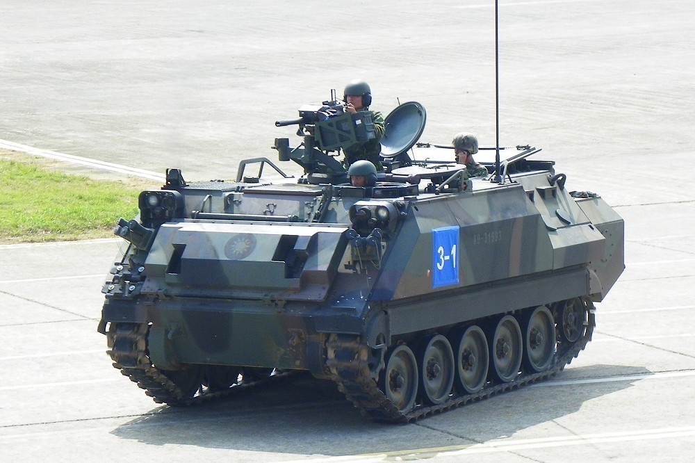 中華民國戰車發展研究中心以美國M113裝甲運兵車為藍本，改造自製CM-21裝甲車。（維基百科）