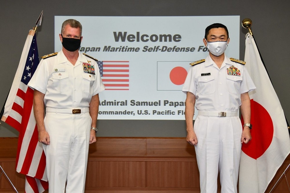 日本自衛隊官員與美軍官員會晤。（日本自衛隊推特）