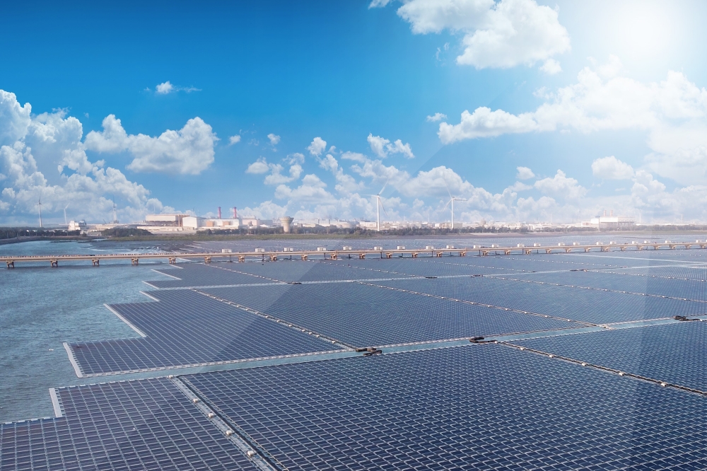 彰濱崙尾東一號及二號電廠是全球最大的海上型太陽能電廠。（辰亞能源提供）