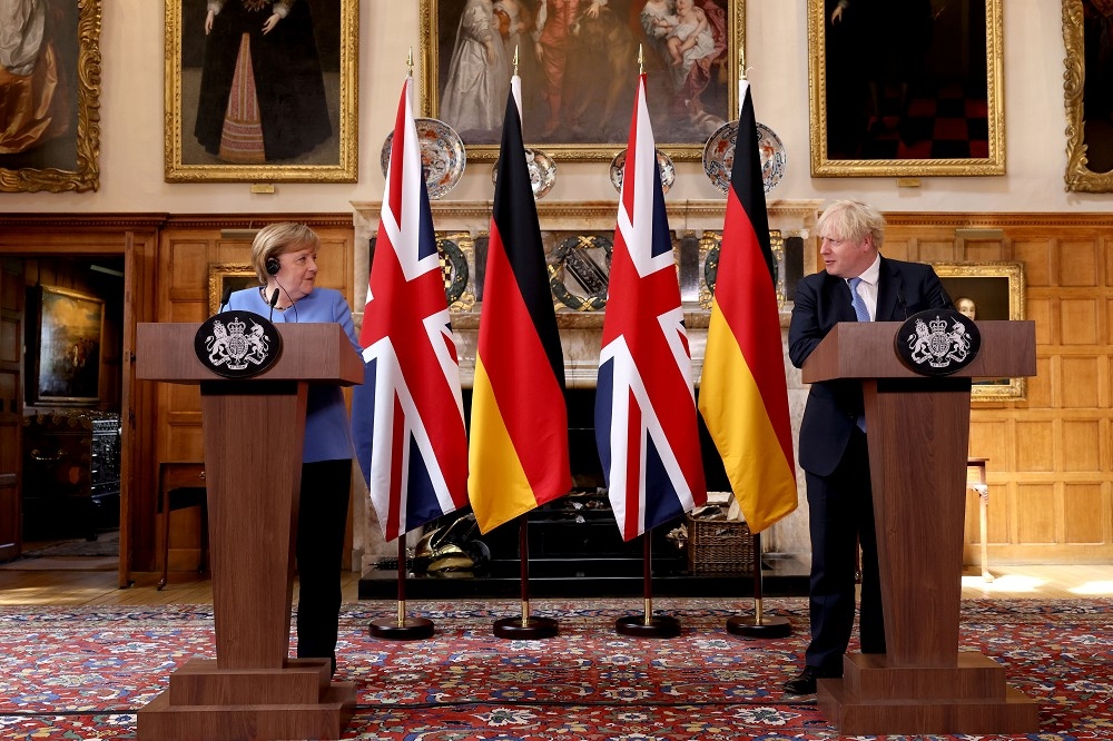 德國總理梅克爾出訪英國。（湯森路透）